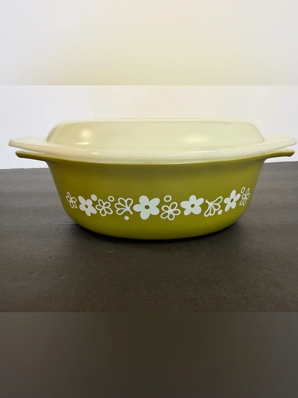 Vintage Avocado Green Spring Blossom Pyrex 1.5QT Covered Casserole